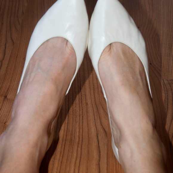 Cream Leather Pumps in Good shape!  Size 9 - Picture 7 of 7